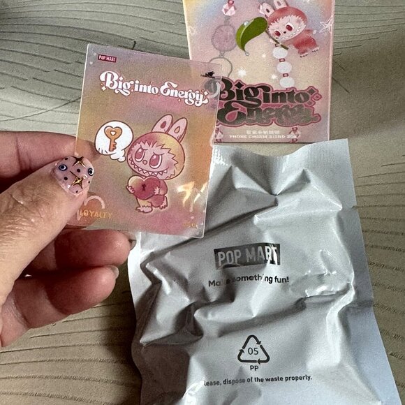 Pop Mart Big Into Energy – Labubu Phone Charm (LOYALTY) NIB - Picture 3 of 9